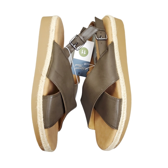 Universal Thread Womens Green Crossover Strap Sandals Shoe Size 11 NWT - Picture 5 of 7